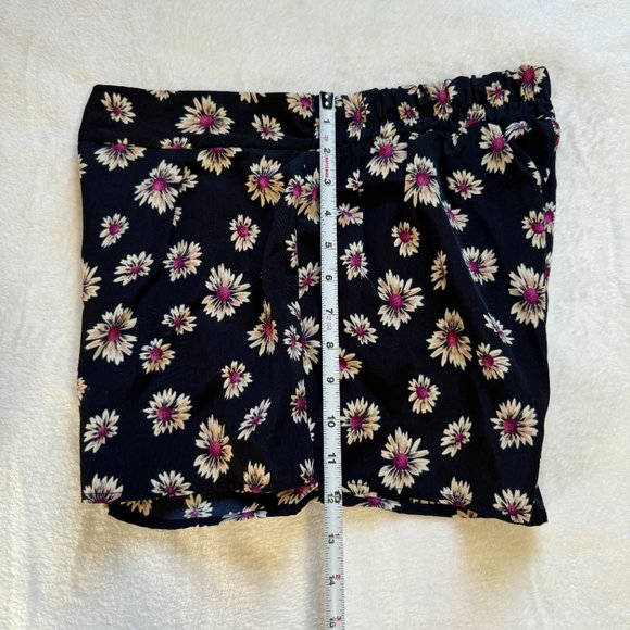 Forever 21 Black Flowy women's Shorts Size Small with Red Flowers Sunflowers - Picture 6 of 6